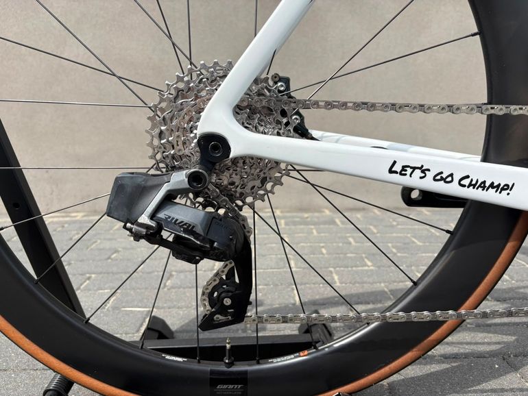 Gebrauchtes Giant Propel Advanced 1 2024 roz. L 2024 Road & Gravel, Weiß — Bild 7 von 20