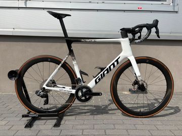 Gebrauchtes Giant Propel Advanced 1 2024 roz. L 2024 Road & Gravel, Weiß — Bild 1 von 20