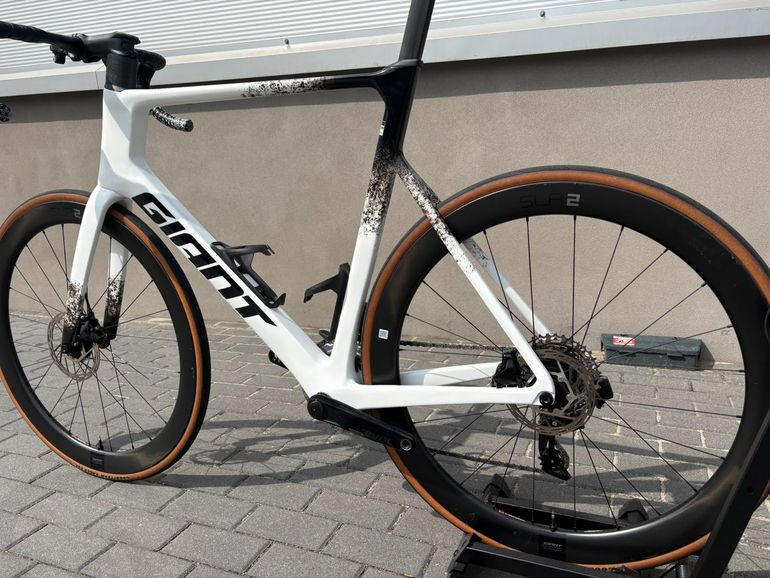 Gebrauchtes Giant Propel Advanced 1 2024 roz. L 2024 Road & Gravel, Weiß — Bild 16 von 20
