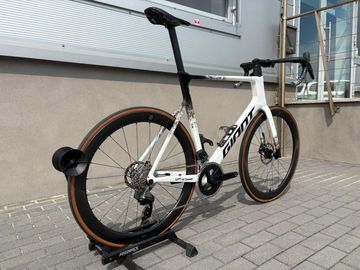 Gebrauchtes Giant Propel Advanced 1 2024 roz. L 2024 Road & Gravel, Weiß — Bild 2 von 20