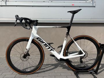 Gebrauchtes Giant Propel Advanced 1 2024 roz. L 2024 Road & Gravel, Weiß — Bild 17 von 20