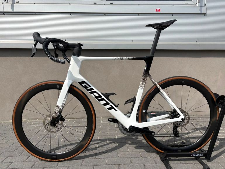 Gebrauchtes Giant Propel Advanced 1 2024 roz. L 2024 Road & Gravel, Weiß — Bild 17 von 20