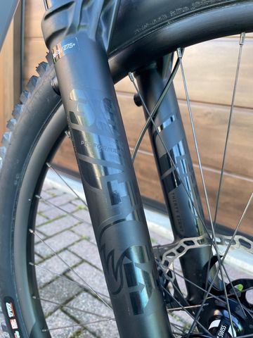 Gebrauchtes Orbea WILD M10 2024 2024 Mountainbike, Hellgrau, 29 — Bild 8 von 10