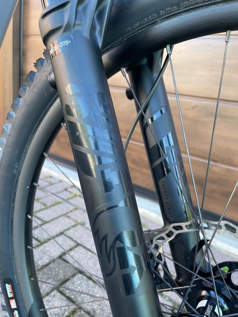 Gebrauchtes Orbea WILD M10 2024 2024 Mountainbike, Hellgrau, 29 — Bild 8 von 10