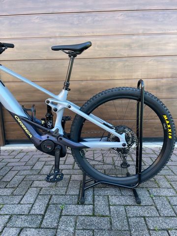Gebrauchtes Orbea WILD M10 2024 2024 Mountainbike, Hellgrau, 29 — Bild 4 von 10
