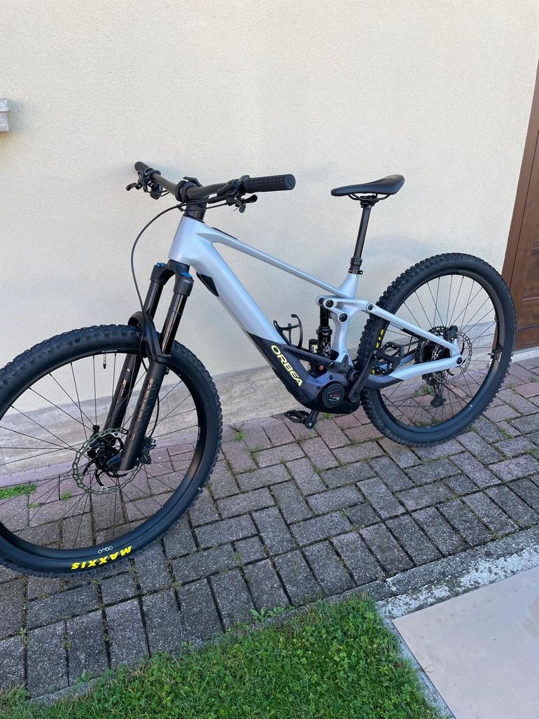 Gebrauchtes Orbea WILD M10 2024 2024 Mountainbike, Hellgrau, 29 — Bild 6 von 10