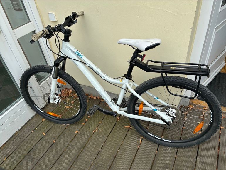 Used Giant Revel 0 2011 2011 Mountainbike, White, 26 — image 5 of 5