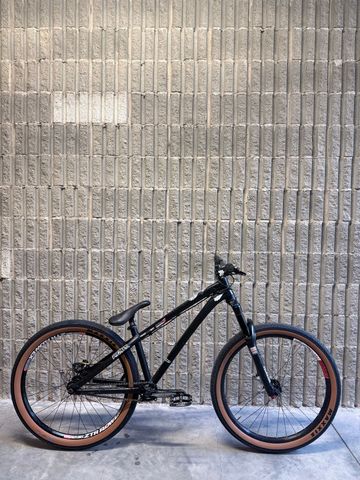 Used Dartmoor Two6Player Pump 2021 2021 Mountainbike, Black, 26 — image 1 of 8