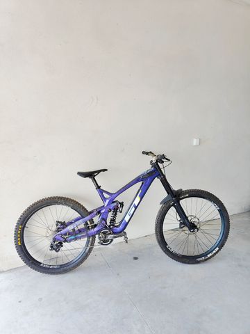 Used GT Fury Expert 2022 2022 Mountainbike, Purple, 27.5 — image 1 of 8
