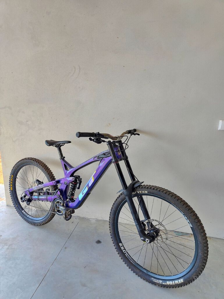 Used GT Fury Expert 2022 2022 Mountainbike, Purple, 27.5 — image 2 of 8