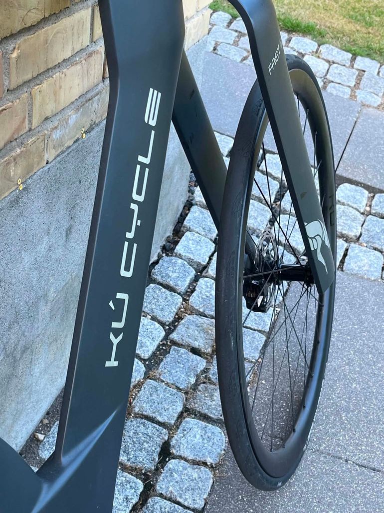 KU cycle Custom SRAM Force eTap AXS 2022 Road & Gravel d'occasion — image 3 sur 10