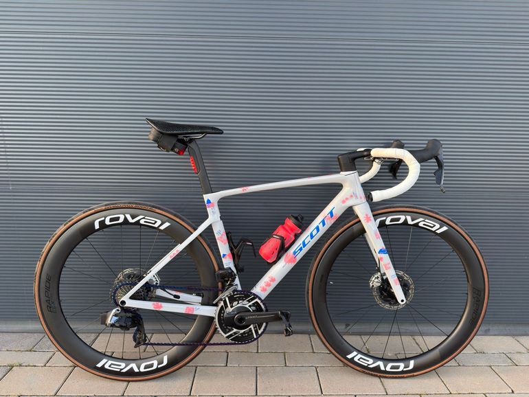 Scott Addict RC SRAM Red eTap AXS 2026 Road & Gravel d'occasion — image 4 sur 7
