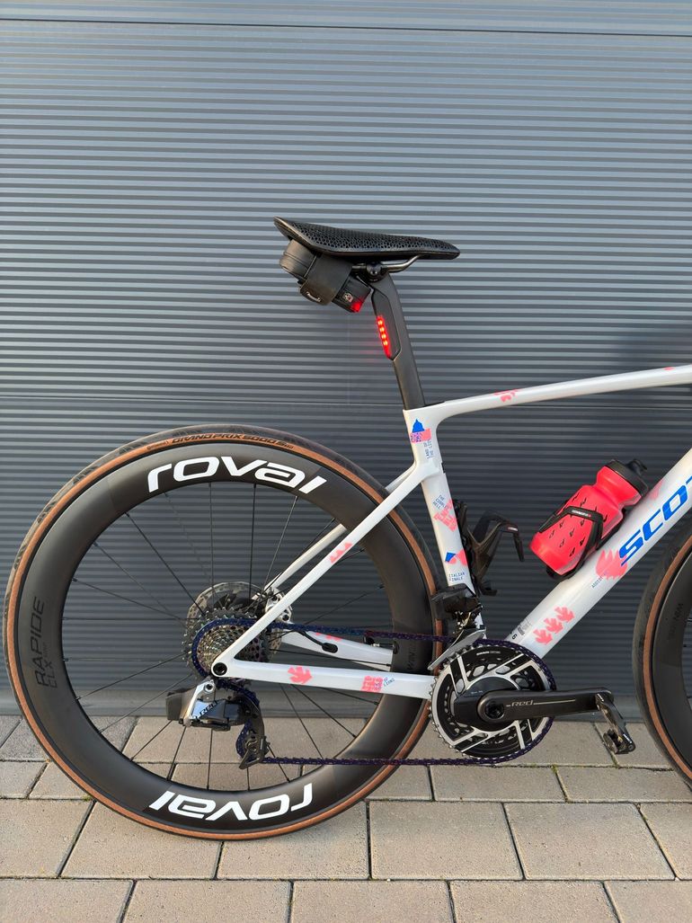 Scott Addict RC SRAM Red eTap AXS 2026 Road & Gravel d'occasion — image 3 sur 7