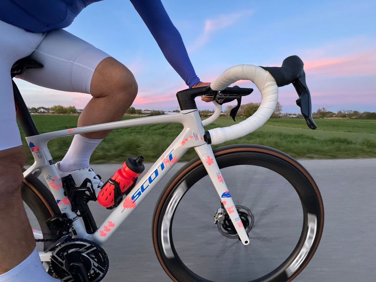Scott Addict RC SRAM Red eTap AXS 2026 Road & Gravel d'occasion — image 5 sur 7