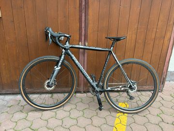 Używany Cannondale CAADX 105 SE 2018 2018 Road & Gravel — zdjęcie 1 z 3
