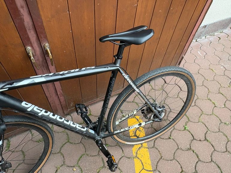 Używany Cannondale CAADX 105 SE 2018 2018 Road & Gravel — zdjęcie 2 z 3