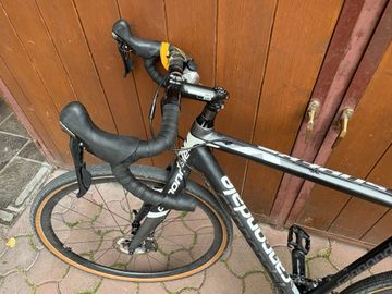 Używany Cannondale CAADX 105 SE 2018 2018 Road & Gravel — zdjęcie 3 z 3