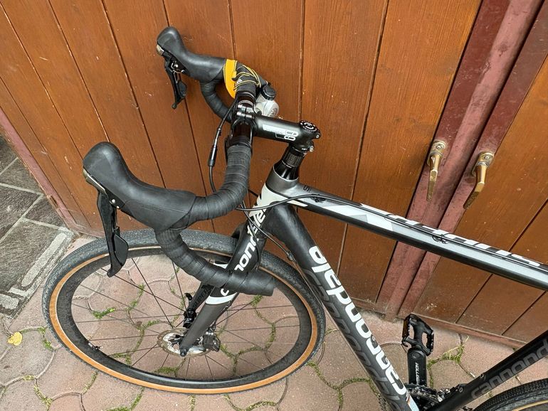 Używany Cannondale CAADX 105 SE 2018 2018 Road & Gravel — zdjęcie 3 z 3