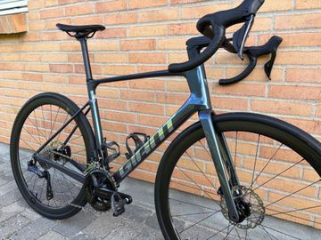 Used Giant Defy Advanced 2 2026 2026 Road & Gravel, Blue — image 7 of 8