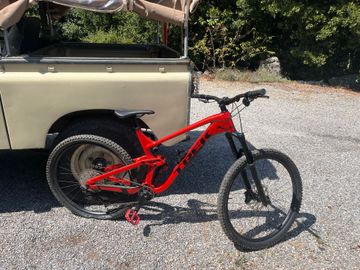 Brugt Trek Slash 7 Gen 5 2023 2023 Mountainbike — billede 2 af 6