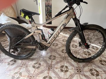Używany Scott Strike eRide 930 2020 2020 Mountainbike — zdjęcie 1 z 3