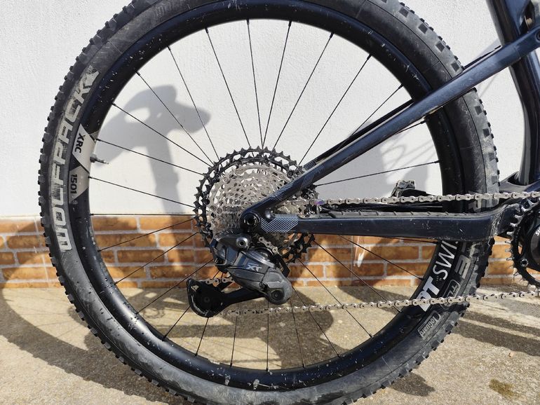 Used Orbea Oiz Shimano Deore XT Di2 2022 Mountainbike, Black — image 2 of 3