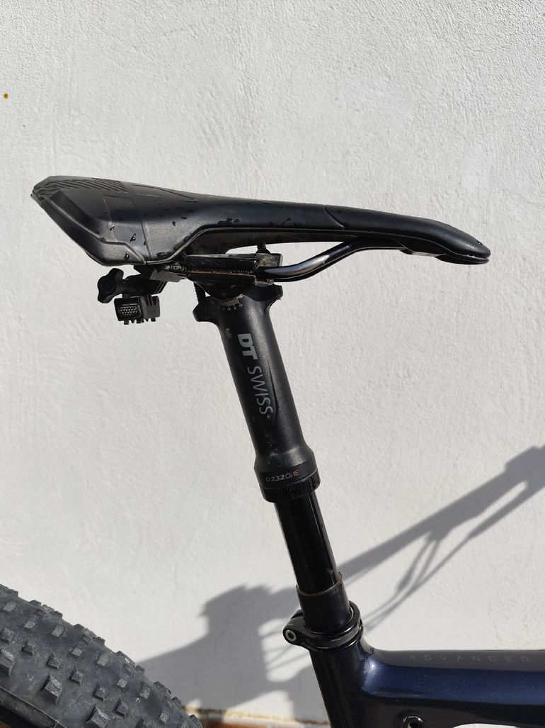 Used Orbea Oiz Shimano Deore XT Di2 2022 Mountainbike, Black — image 3 of 3