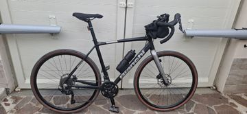 Gebrauchtes Bianchi Via Shimano 105 2022 Road & Gravel, Schwarz — Bild 1 von 3