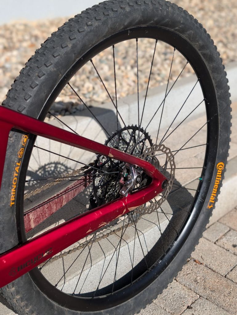 BMC Fourstroke 01 ONE 2022 2022 Mountainbike usato, Rosso — immagine 9 di 11