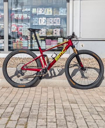 BMC Fourstroke 01 ONE 2022 2022 Mountainbike usato, Rosso — immagine 1 di 11