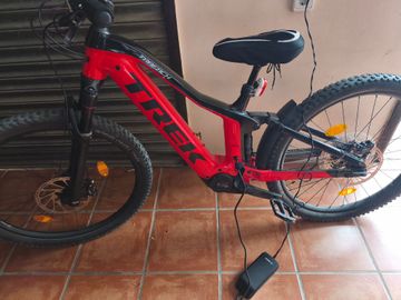 Trek Powerfly FS 7 2022 2022 Mountainbike d'occasion — image 1 sur 9