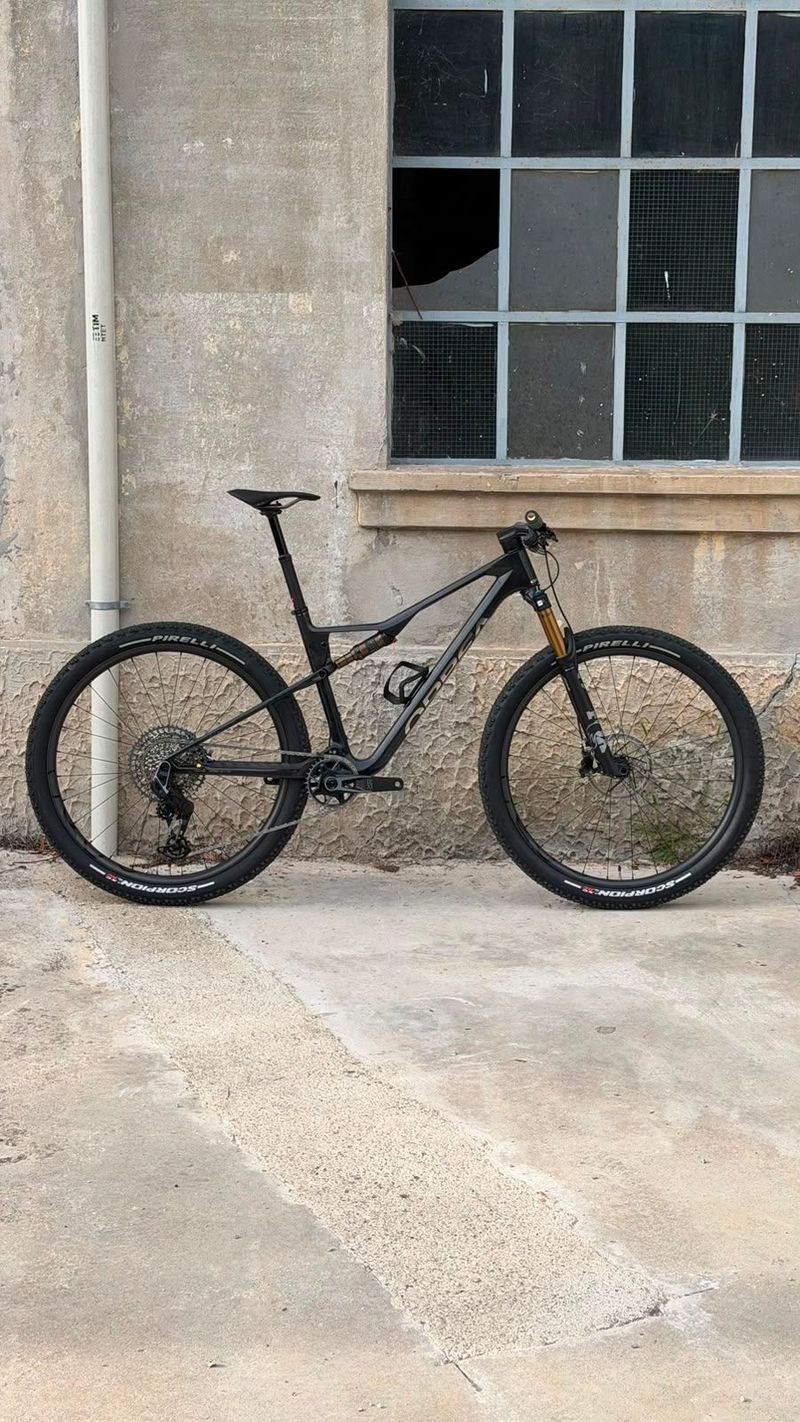Orbea OIZ M-TEAM AXS 2025 2025 MTB usato