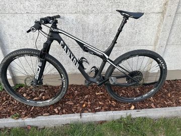 Used Canyon Lux CF 6 2022 2022 Mountainbike, Black, 29 — image 2 of 4