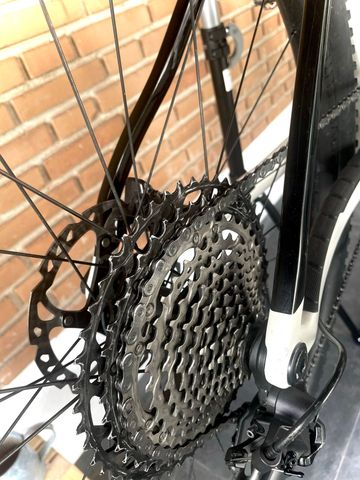 Used Trek Procaliber 9.8 2023 2023 Mountainbike, White, 29 — image 7 of 11