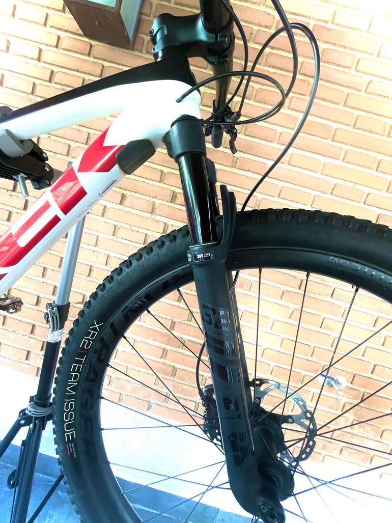 Used Trek Procaliber 9.8 2023 2023 Mountainbike, White, 29 — image 3 of 11