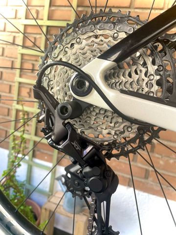 Used Trek Procaliber 9.8 2023 2023 Mountainbike, White, 29 — image 8 of 11