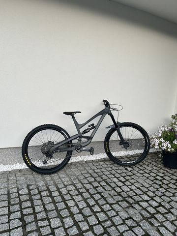 Used YT Industries CAPRA 29 AL Comp 2019 2019 Mountainbike, Light Gray, 29 — image 1 of 9