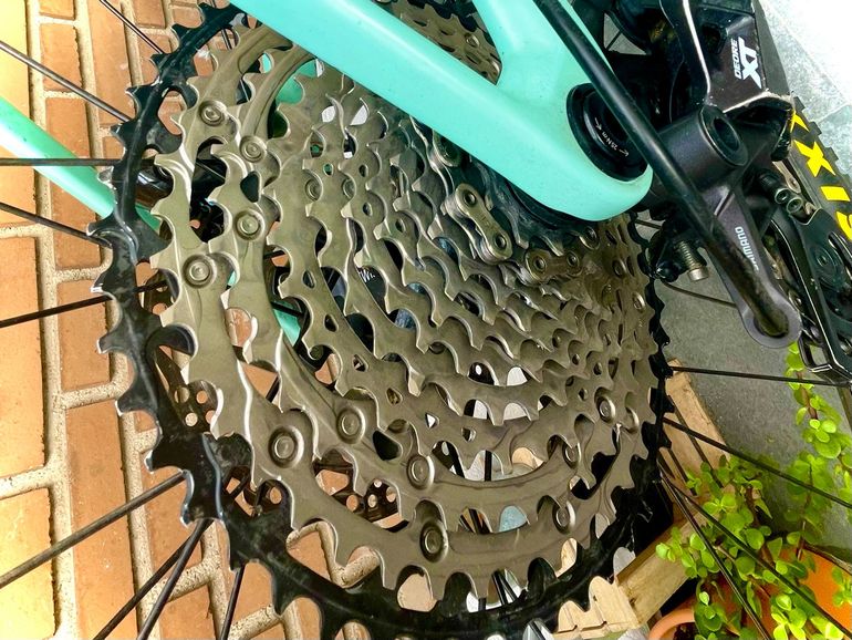 Orbea ALMA M25 2022 2022 Mountainbike de segunda mano, Azul — imagen 4 de 10