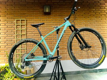 Orbea ALMA M25 2022 2022 Mountainbike de segunda mano, Azul — imagen 1 de 10
