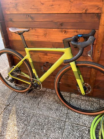 Scott Addict 30 2024 2024 Road & Gravel usato, Verde — immagine 1 di 10