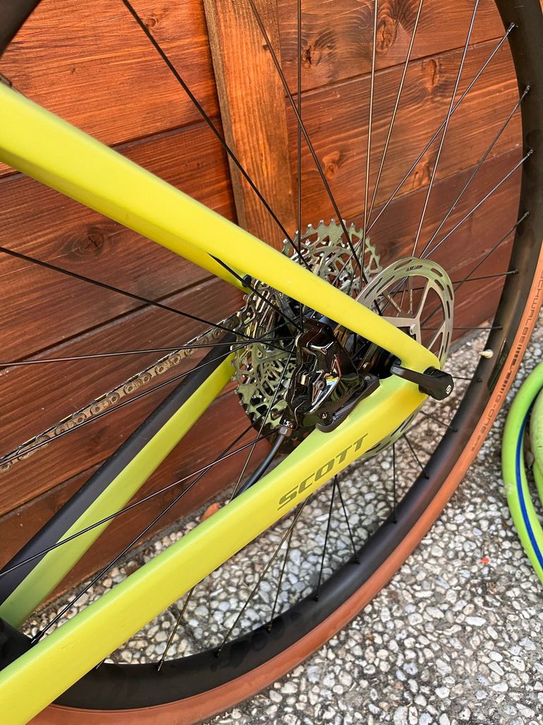 Scott Addict 30 2024 2024 Road & Gravel usato, Verde — immagine 8 di 10