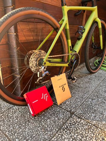 Scott Addict 30 2024 2024 Road & Gravel usato, Verde — immagine 2 di 10