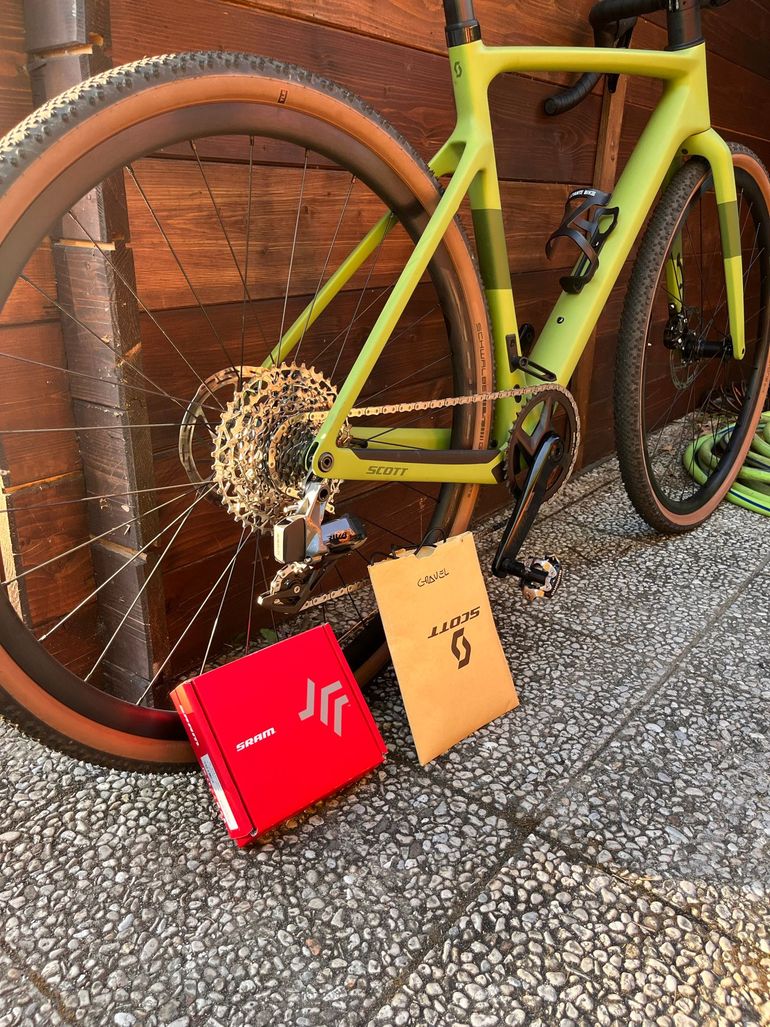 Scott Addict 30 2024 2024 Road & Gravel usato, Verde — immagine 2 di 10