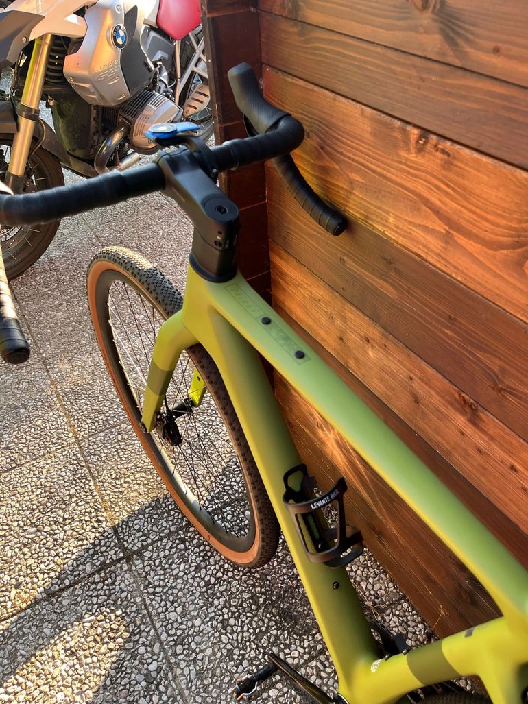Scott Addict 30 2024 2024 Road & Gravel usato, Verde — immagine 9 di 10