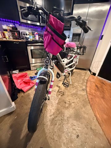 Used Rad Power Bikes RadWagon 4 2021 2021 Urban, White — image 6 of 7
