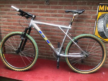 Used Gt Zaskar 1996 Mountainbike, White — image 1 of 10