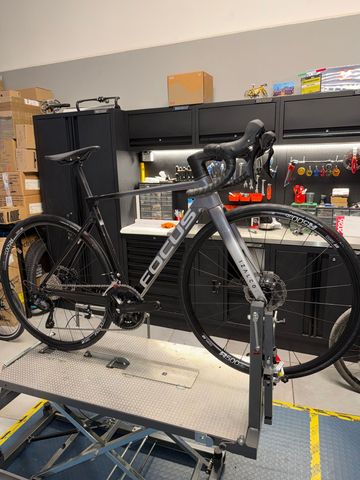 Używany Focus IZALCO MAX 8.7 2026 2026 Road & Gravel — zdjęcie 1 z 5