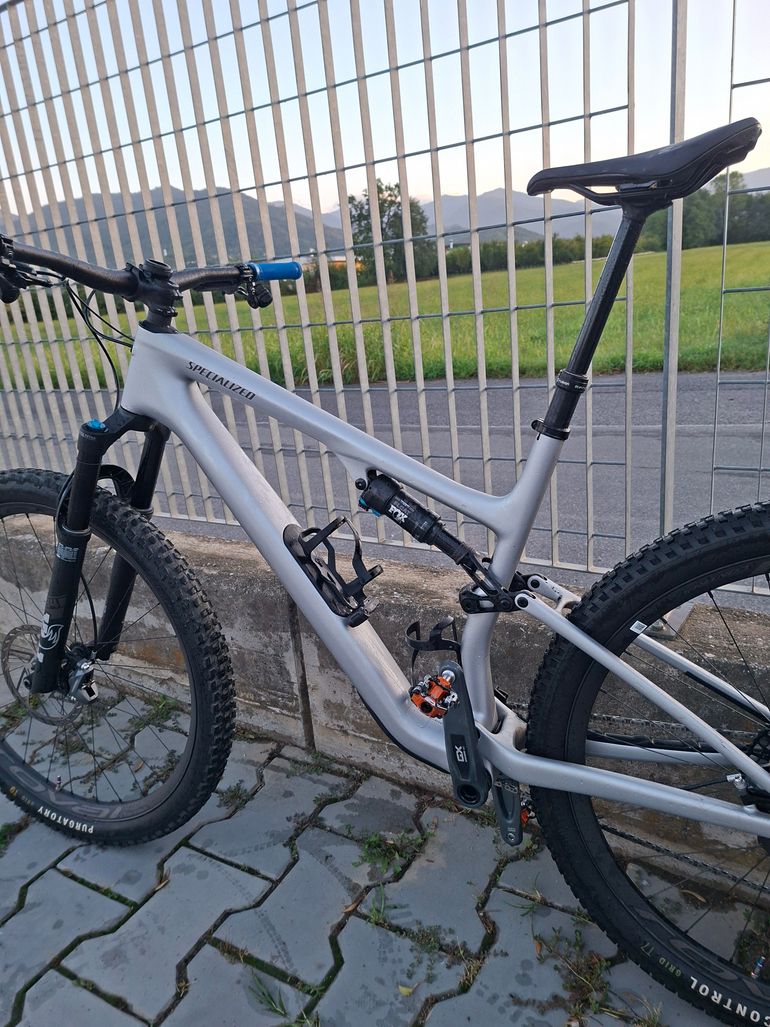 Used Specialized Epic 8 EVO Expert 2025 2025 Mountainbike, Light Gray, 29 — image 2 of 6