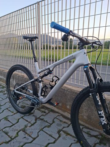 Used Specialized Epic 8 EVO Expert 2025 2025 Mountainbike, Light Gray, 29 — image 1 of 6