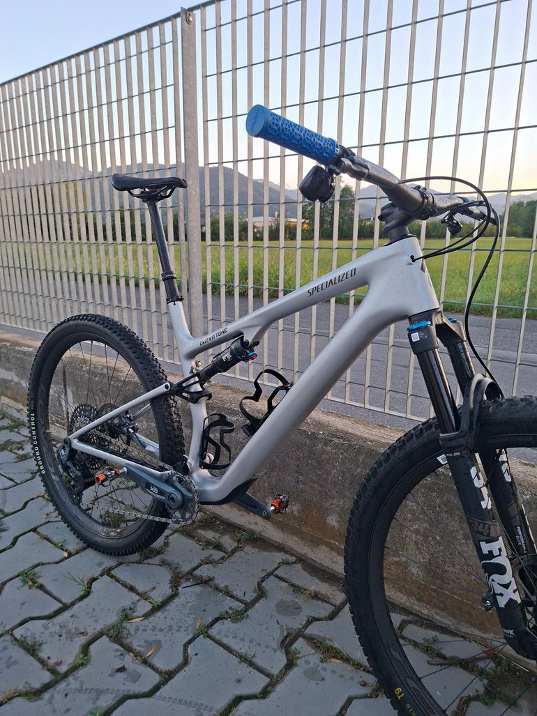 Used Specialized Epic 8 EVO Expert 2025 2025 Mountainbike, Light Gray, 29 — image 1 of 6